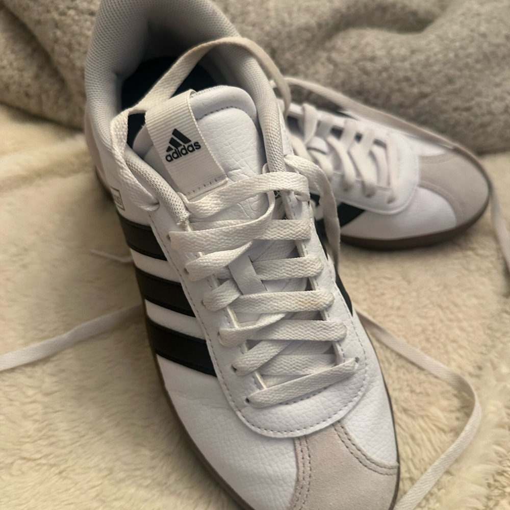 adidas Women’s VL Court 3.0 Sneaker - Picture 3 of 4